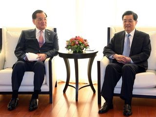 Chủ tịch Trung Quốc Hồ Cẩm Đào đã gặp gỡ cựu Chủ tịch danh dự Quốc dân đảng cầm quyền ở Đài Loan, ông Liên Chiến